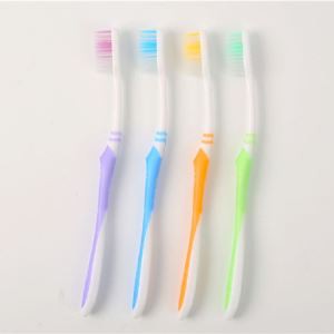 Подорож зубна щітка з пастою всередині